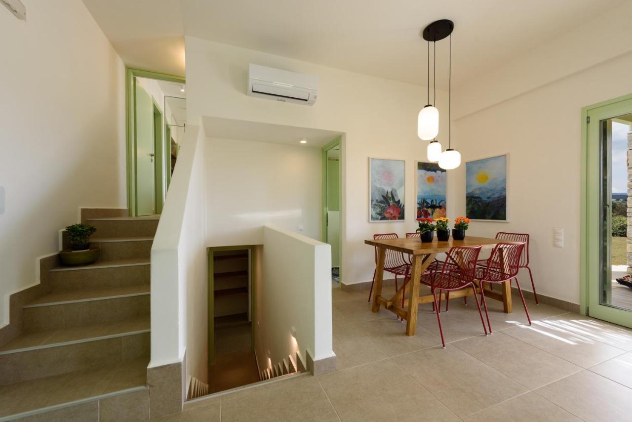 Plioni Villas & Suites มีกรีวิกลา ภายนอก รูปภาพ