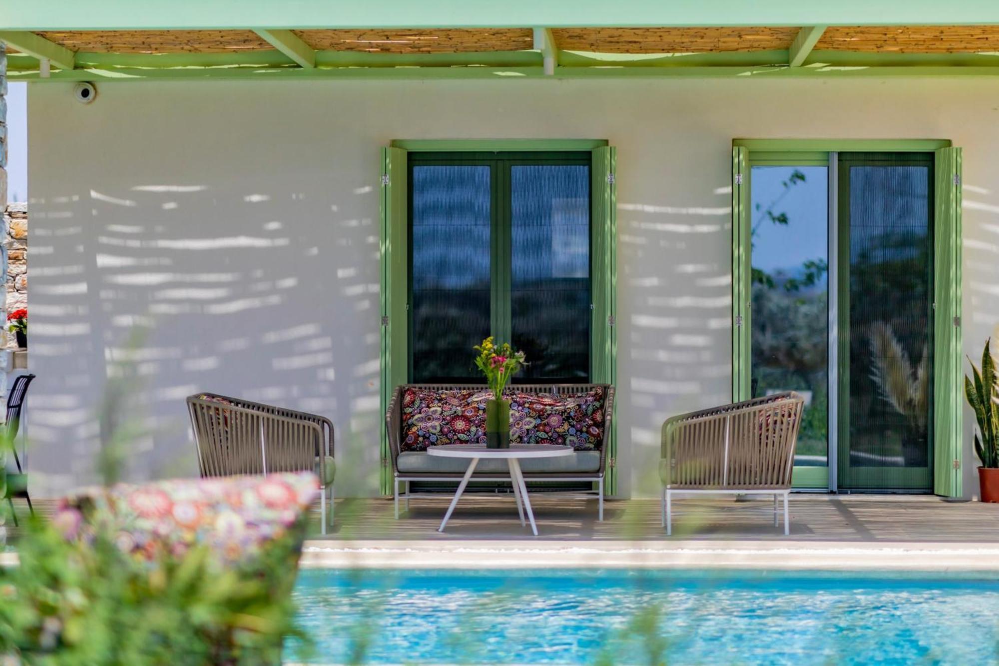 Plioni Villas & Suites มีกรีวิกลา ภายนอก รูปภาพ