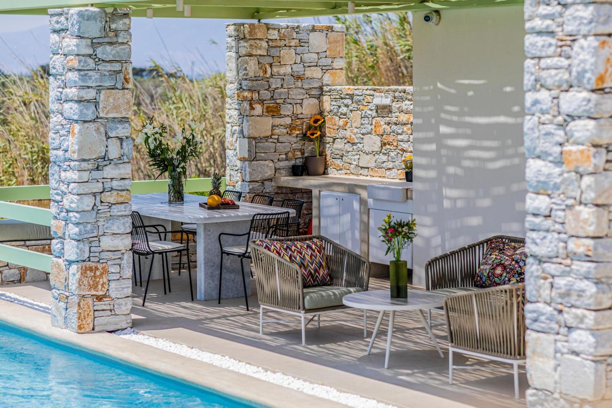 Plioni Villas & Suites มีกรีวิกลา ภายนอก รูปภาพ