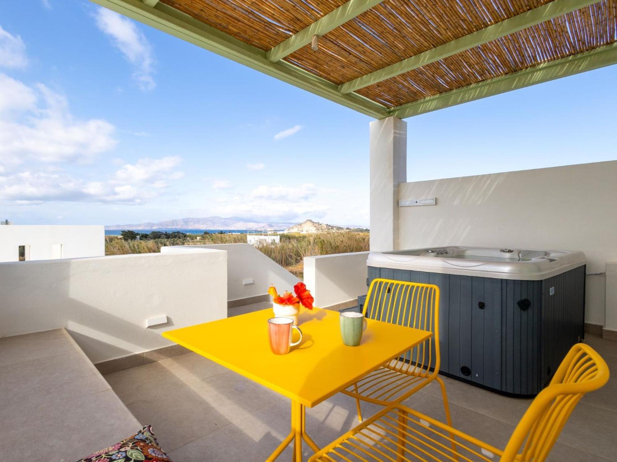 Plioni Villas & Suites มีกรีวิกลา ภายนอก รูปภาพ